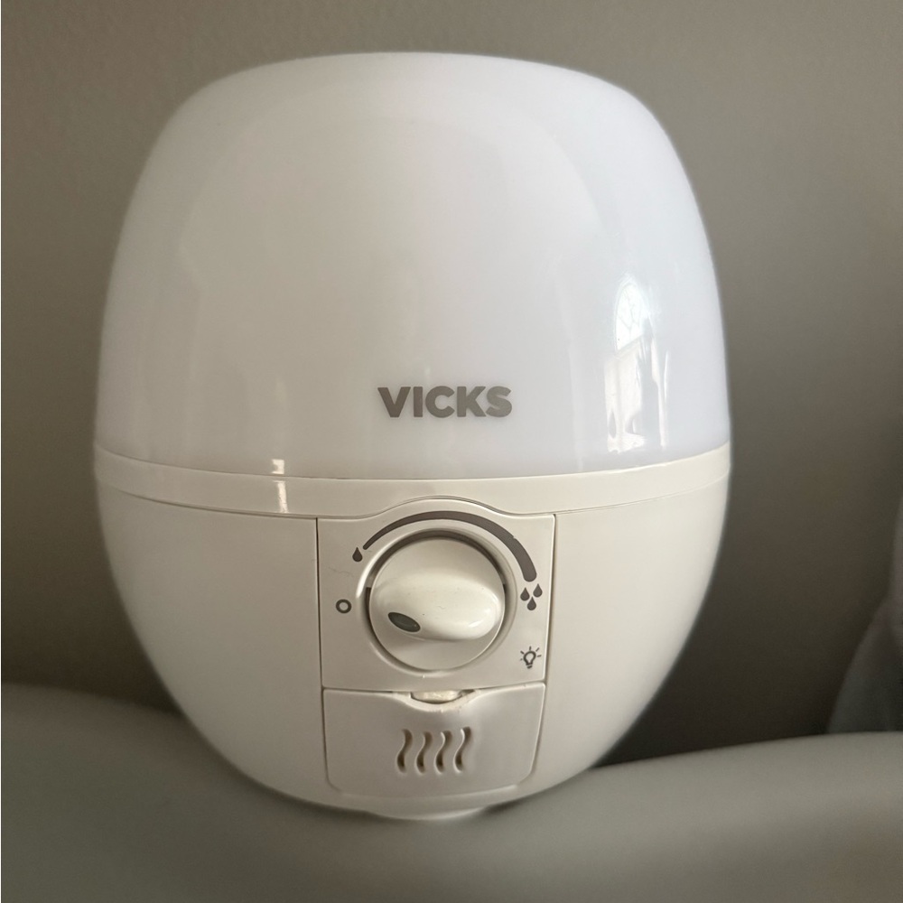 Vicks White Humidifier